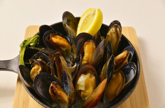 ムール貝のマリニエール〈ワイン蒸し〉