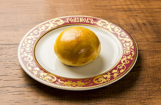 パン生地で焼いた、牛肉と玉ねぎのピロシキ
