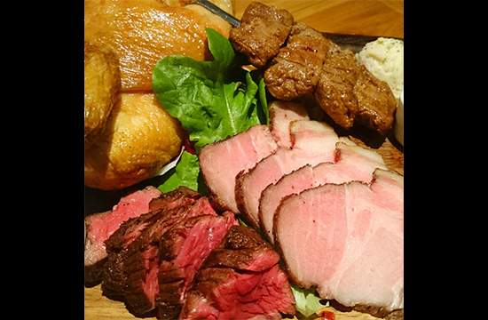 『特製!牛・豚・鶏の肉盛りプレート』渋谷で肉といえばコレで決まりッッ!必ずや盛り上がります!!