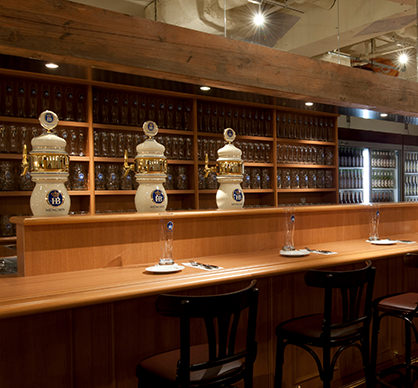 ミュンヘン公認6大醸造所のひとつ『ホフブロイ』の樽生ビールが飲める