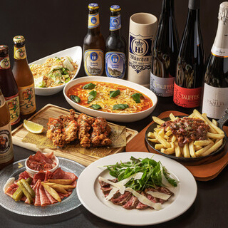 【2時間飲み放題×ミドル】世界の樽生ビール２種＆世界のワイン３種を含む2時間飲み放題付きコース♪フライドチキンに加え、メインは牛肉のタリアータ。料理の満足度を重視した、ワンランク上のコースです