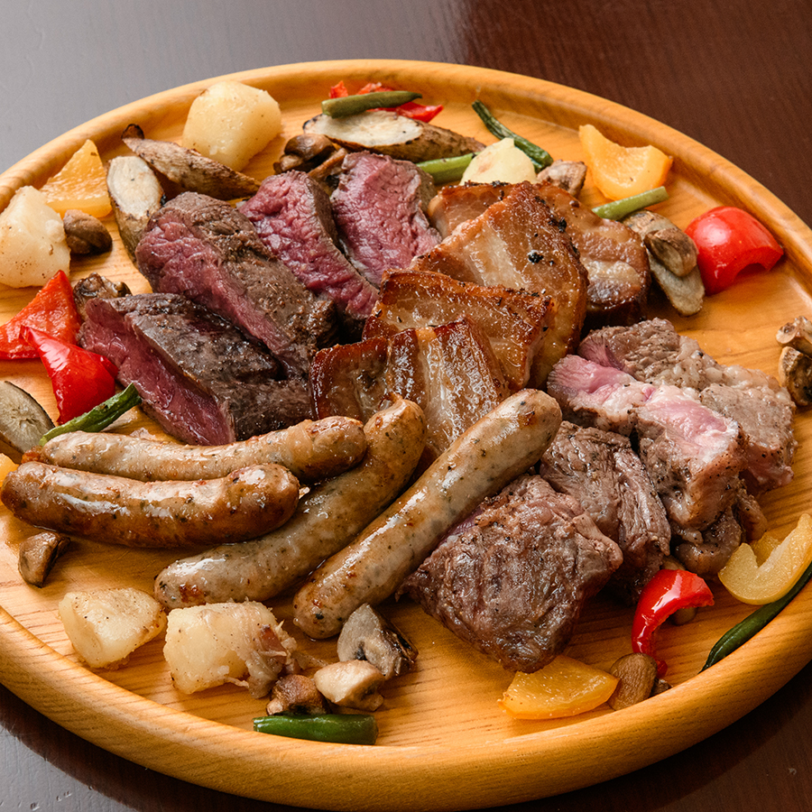 夢の豪快「肉盛りプレート」