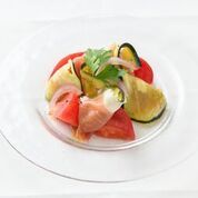 スペイン産ハモンセラーノと水ナス、トマトのサラダ