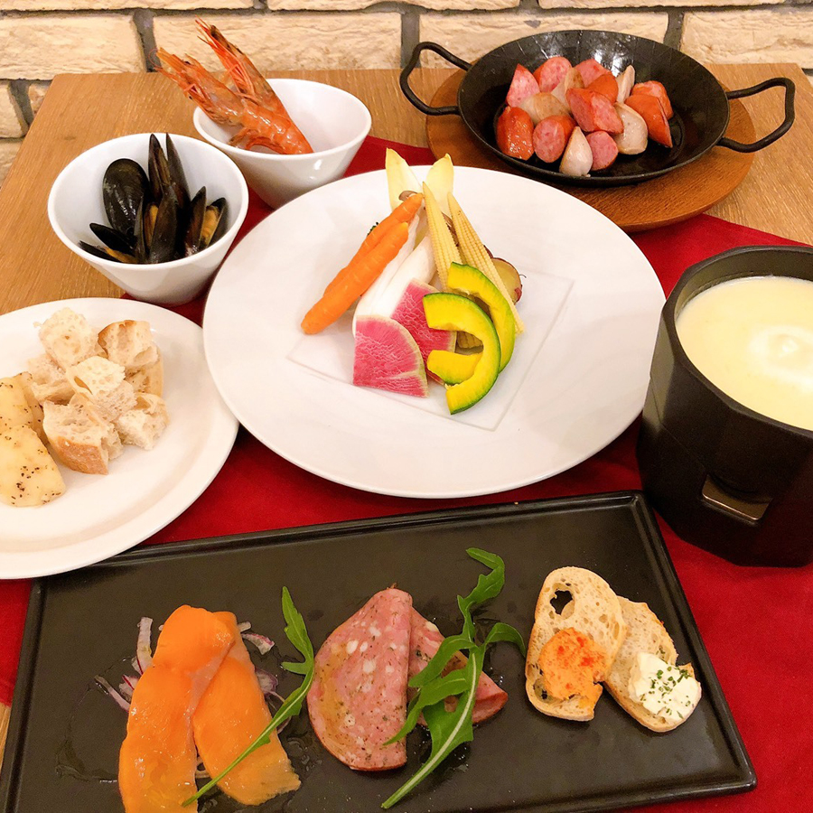 【新登場×チーズフォンデュ】冬こそ美味しいチーズ!旬の野菜とソーセージのラクレットチーズフォンデュ★前菜3種盛り合わせ&旬の野菜の&ソーセージ☆〆に南ドイツのショートパスタで「チーズシュペッツェレ」