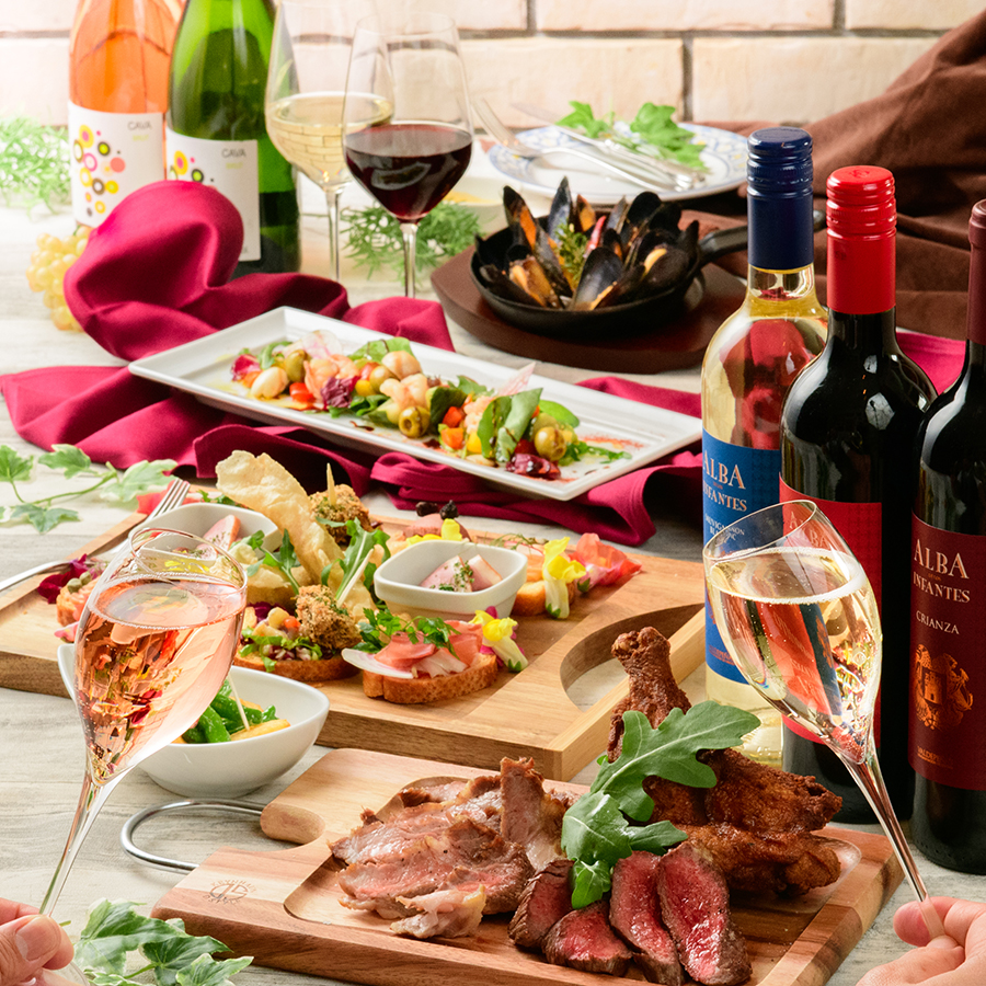 色鮮やかなピンチョスの盛り合わせと牛・豚・鶏の贅沢な「スペインバルコース」料理10品に2時間飲み放題が付いて5000円 