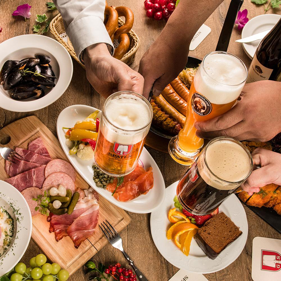 「秋の肉尽くしコース」豪華!リブロースのローストビーフ、ソーセージ盛合せ含む全7品※2名様~OK※本コースはご予約時に限り+3000円でドイツ樽生ビール全種(3種)含む30種超飲み放題が付けられます!