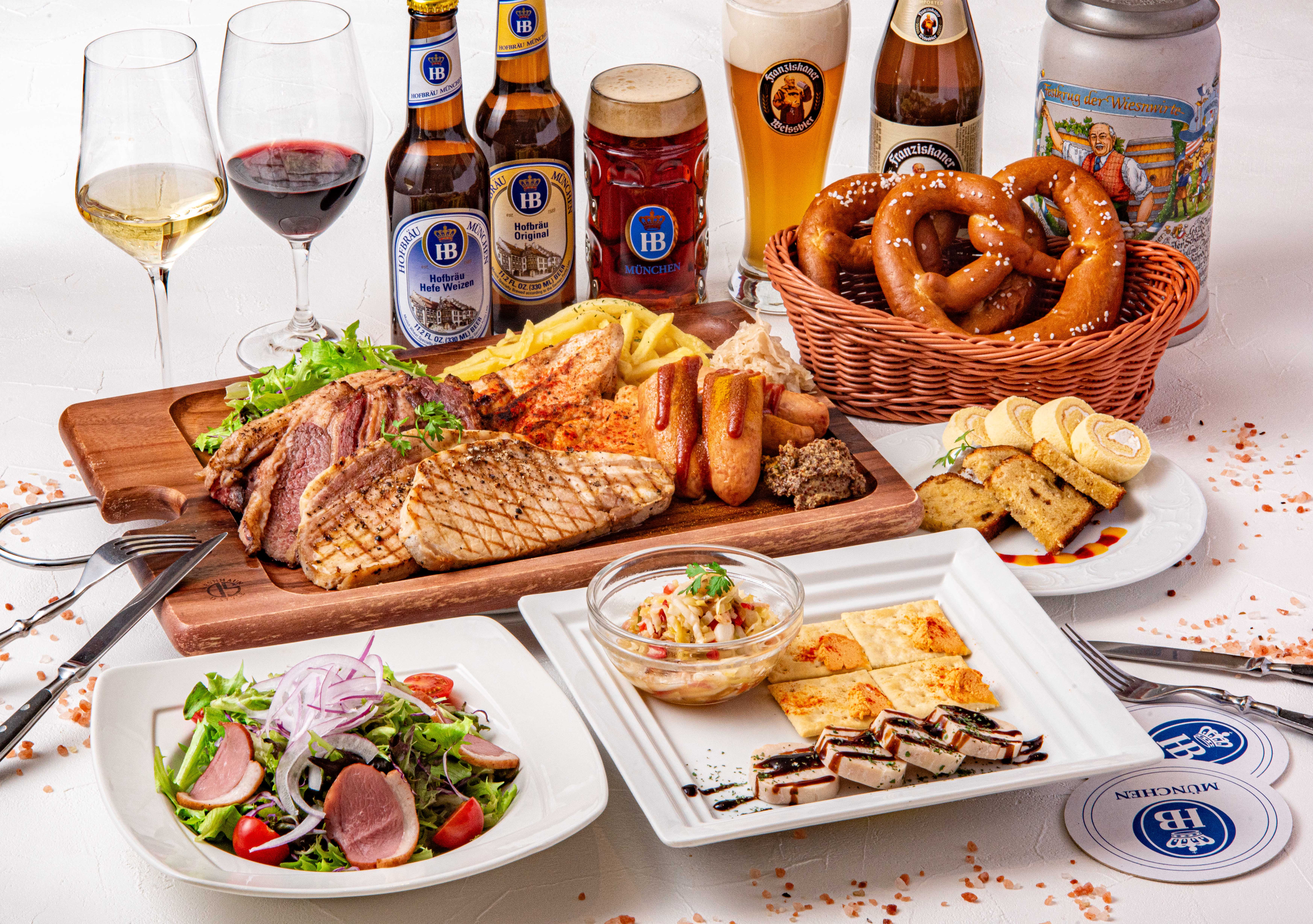 【ボリューム満点！！】メインの肉盛りプレートは圧巻！全5皿10品・樽生1種含む2時間飲み放題【ハンブルクコース】￥7,000税込　※4名様からのご予約となります