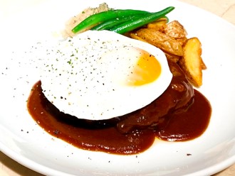 目玉焼きハンバーグランチ