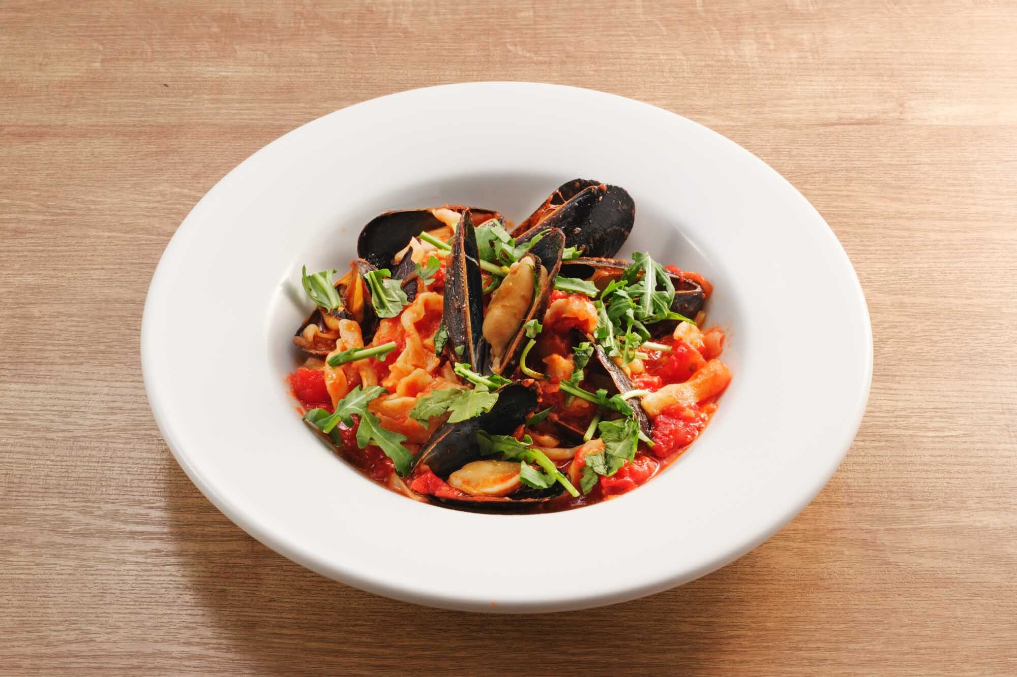 ムール貝のトマトソース シュペッツェレ