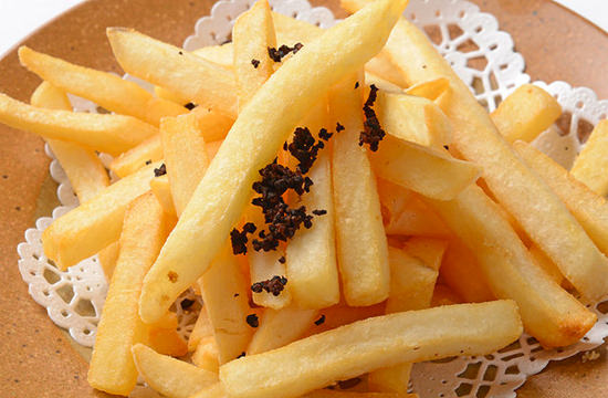黒トリュフ風味のフライドポテト