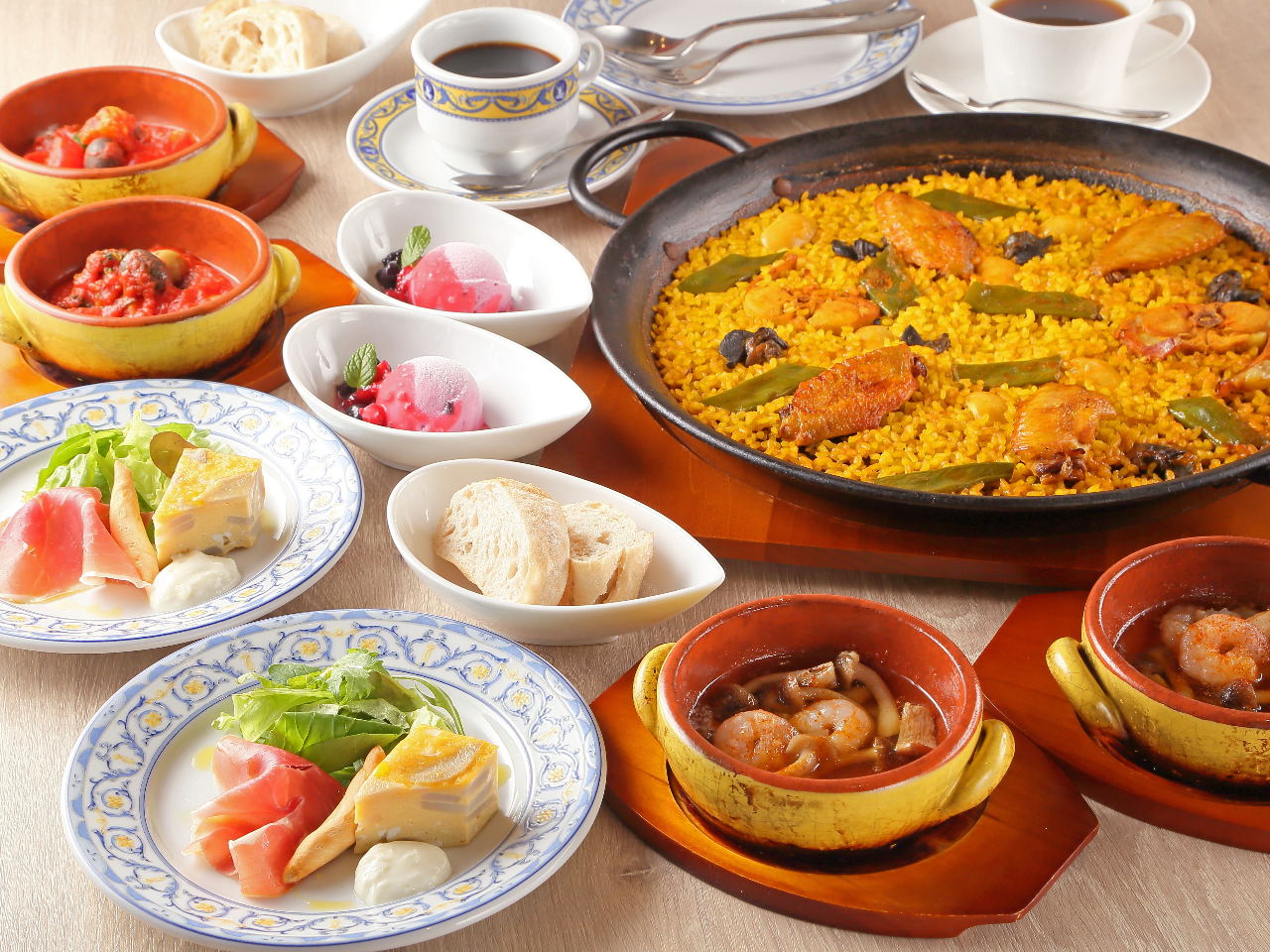 【15時までの限定】世界一のパエリアとスペイン料理でおもてなし♪フアニセット