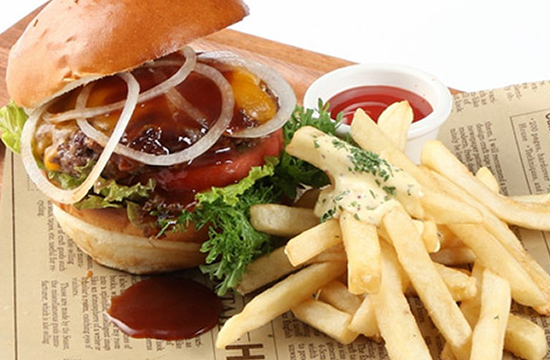 【店長イチオシ!】100%ビーフバーガー