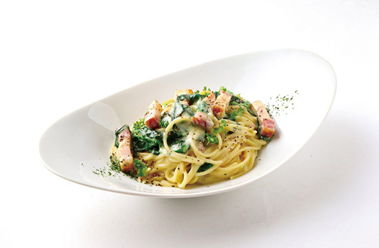 ベーコンとほうれん草のクリームパスタ
