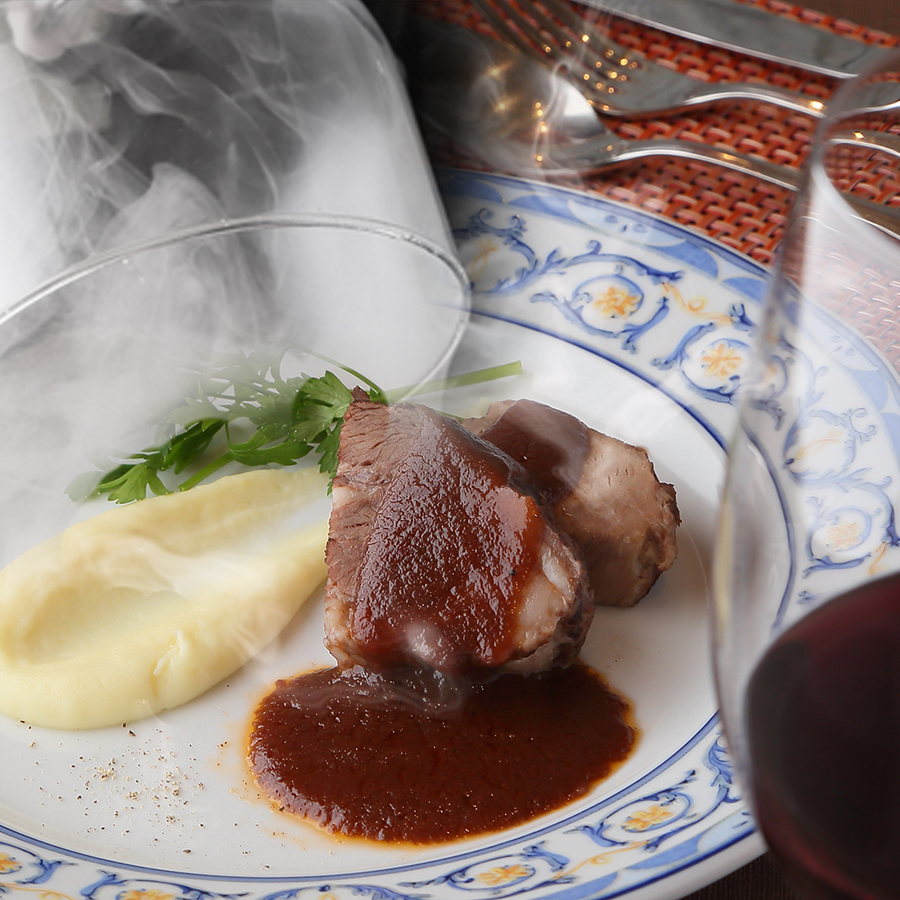 イベリコ豚肩肉の赤ワイン煮込み