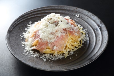 生ハムとグラナパダーノのカーチョエペペ