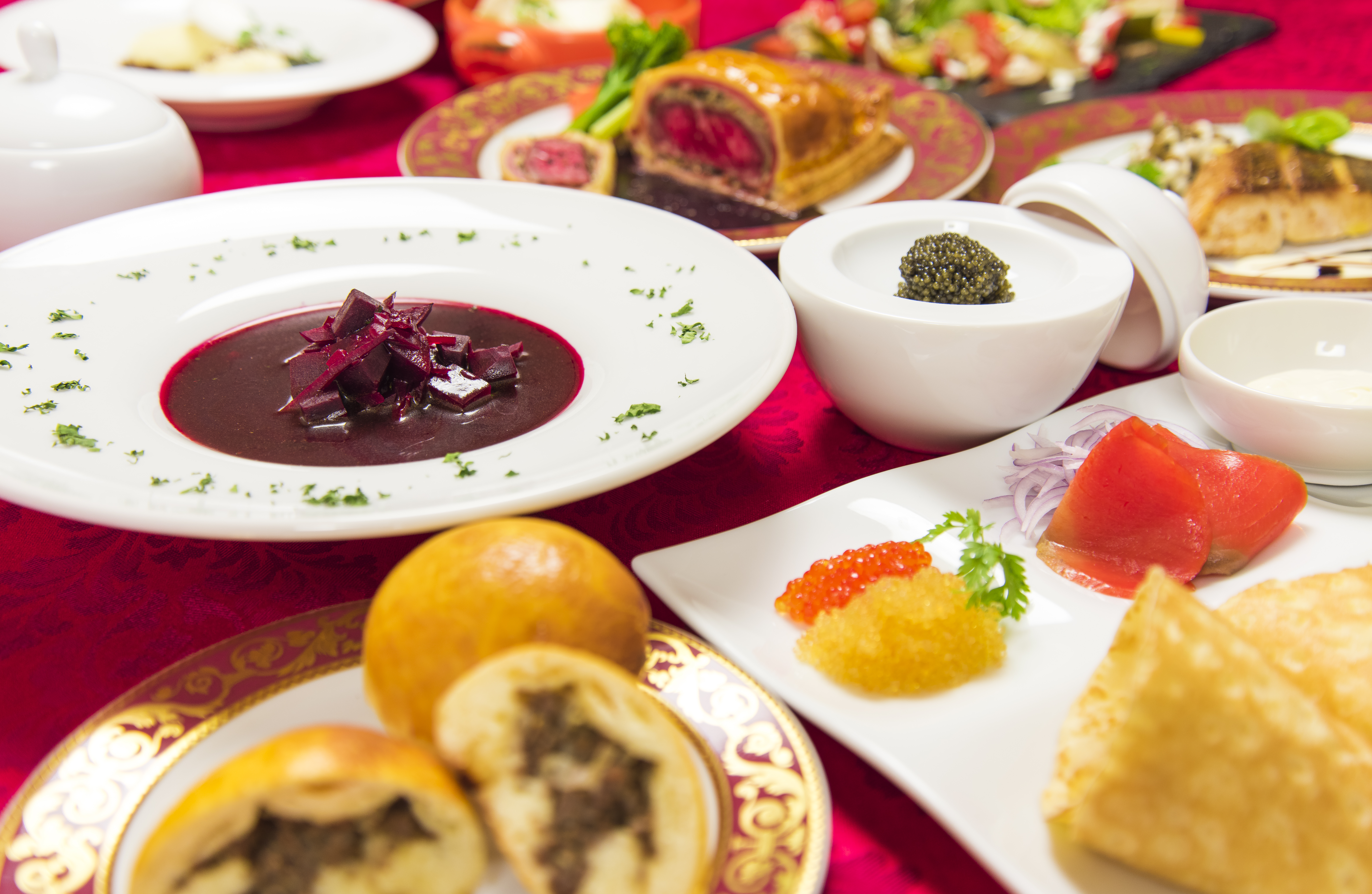 看板コース【ゴドノフコース】ロシア料理の老舗『ゴドノフ本店』のメニューを可能な限り表現した特別な一日に相応しいラグジュアリーコースです。