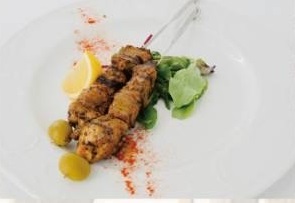 南スペインのモロッコ風串焼き ピンチョモルーノ
