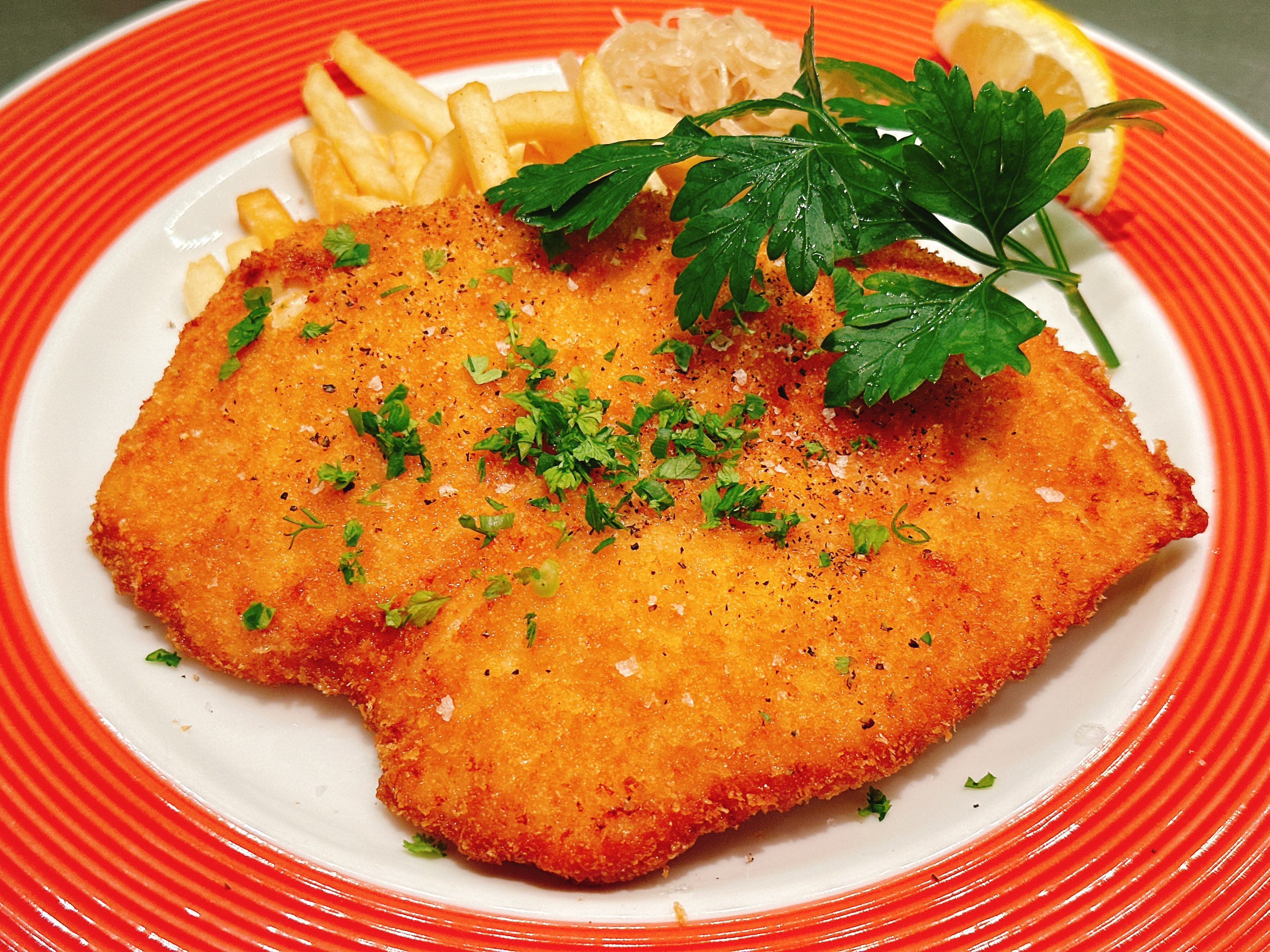 【期間限定】大山鶏むね肉のシュニッツェル