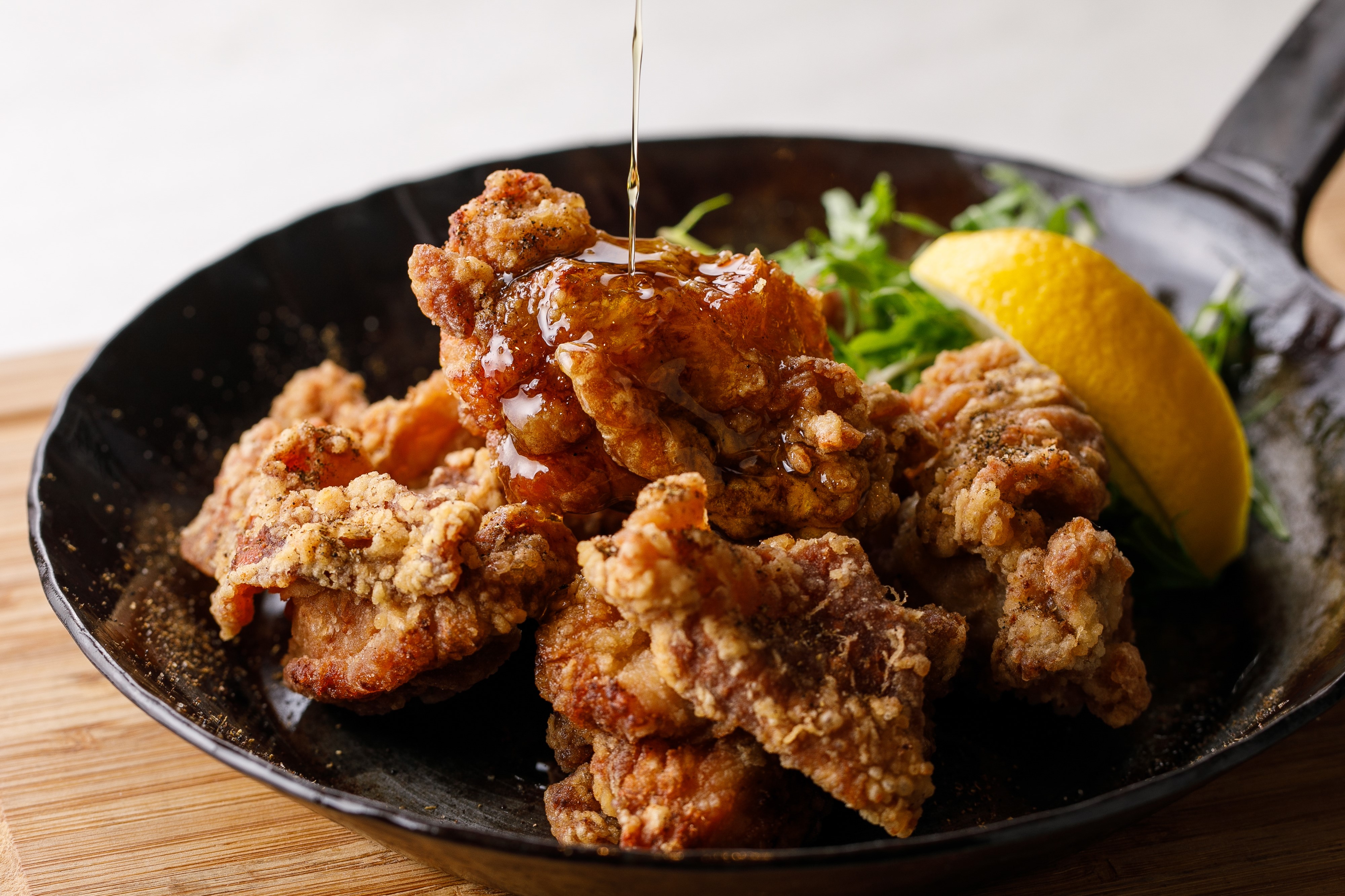 【土日祝限定】ハーブ鶏の焼き唐揚げ～レモン醤油ソース