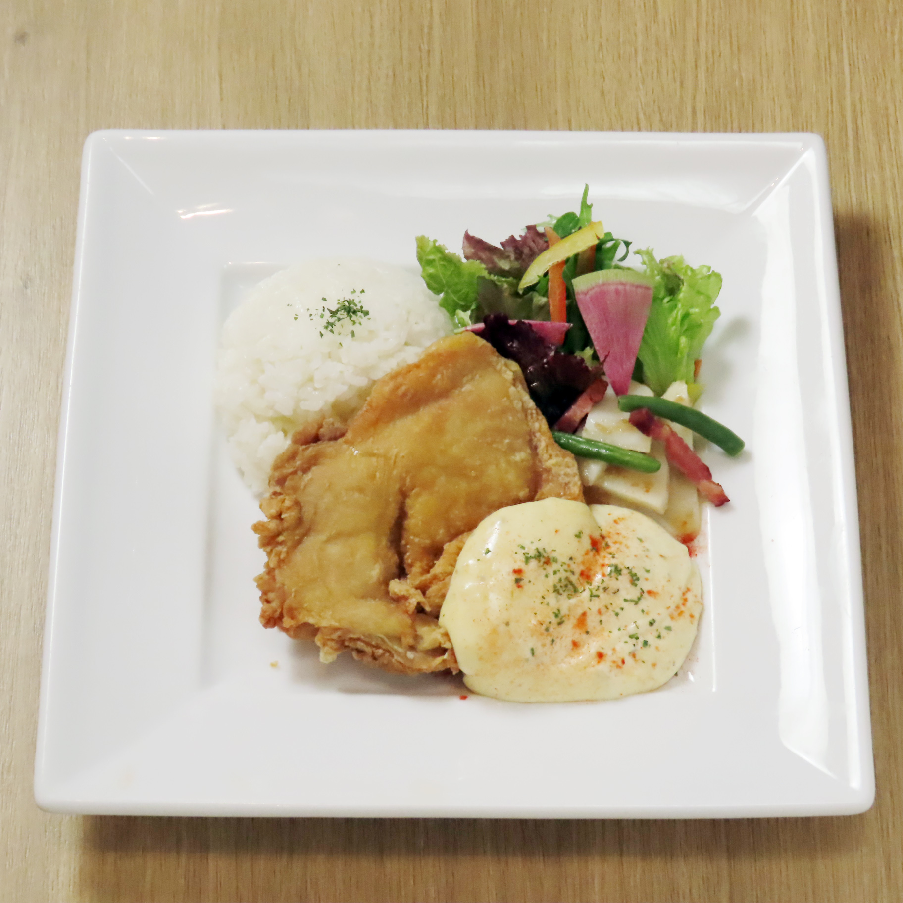 白ビールのビアフリット タルタルソースがけ