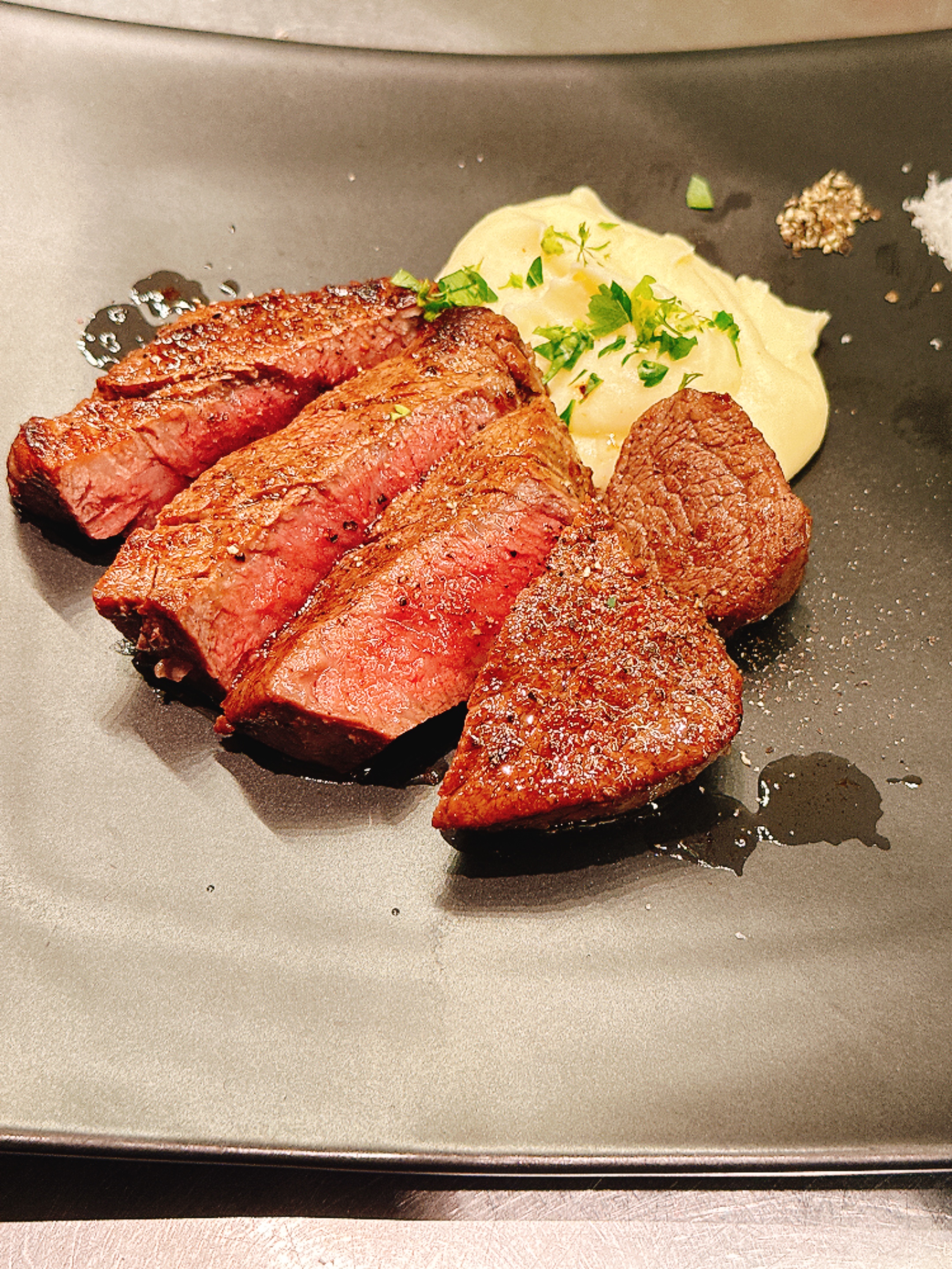 和牛ザブトンのステーキ(200ｇ)マッシュポテト添え