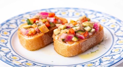 夏のシーズナルメニュー始めました！
パエリアはもちろん、タパスから肉料理まで
用意しております。