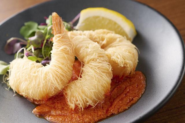 海老のカダイフ包み揚げ　パプリカのソース