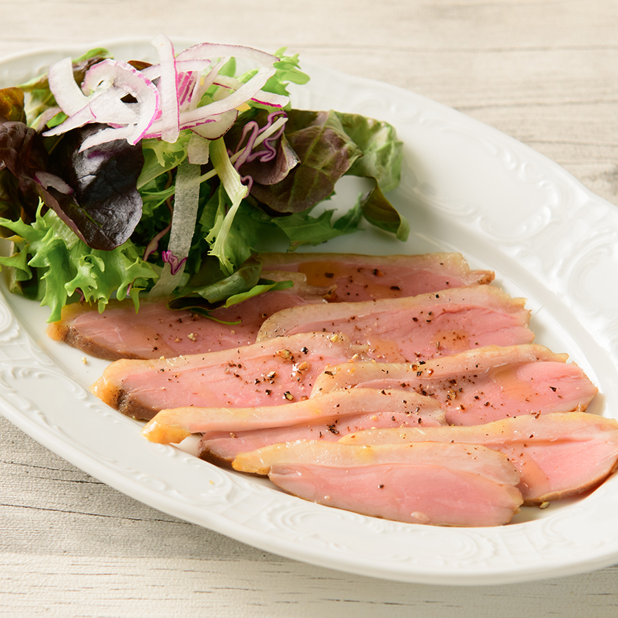 初夏のおすすめ料理 燻製鴨のサラダ