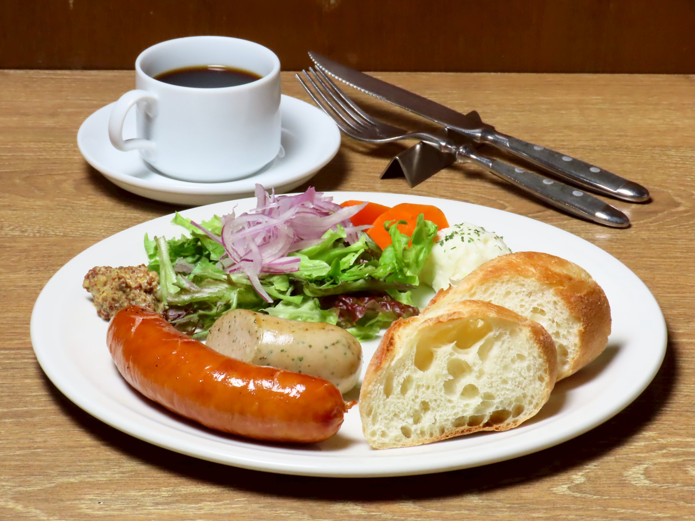  【土日祝日ランチ】ドイツならでは！！「ソーセージランチプレート」