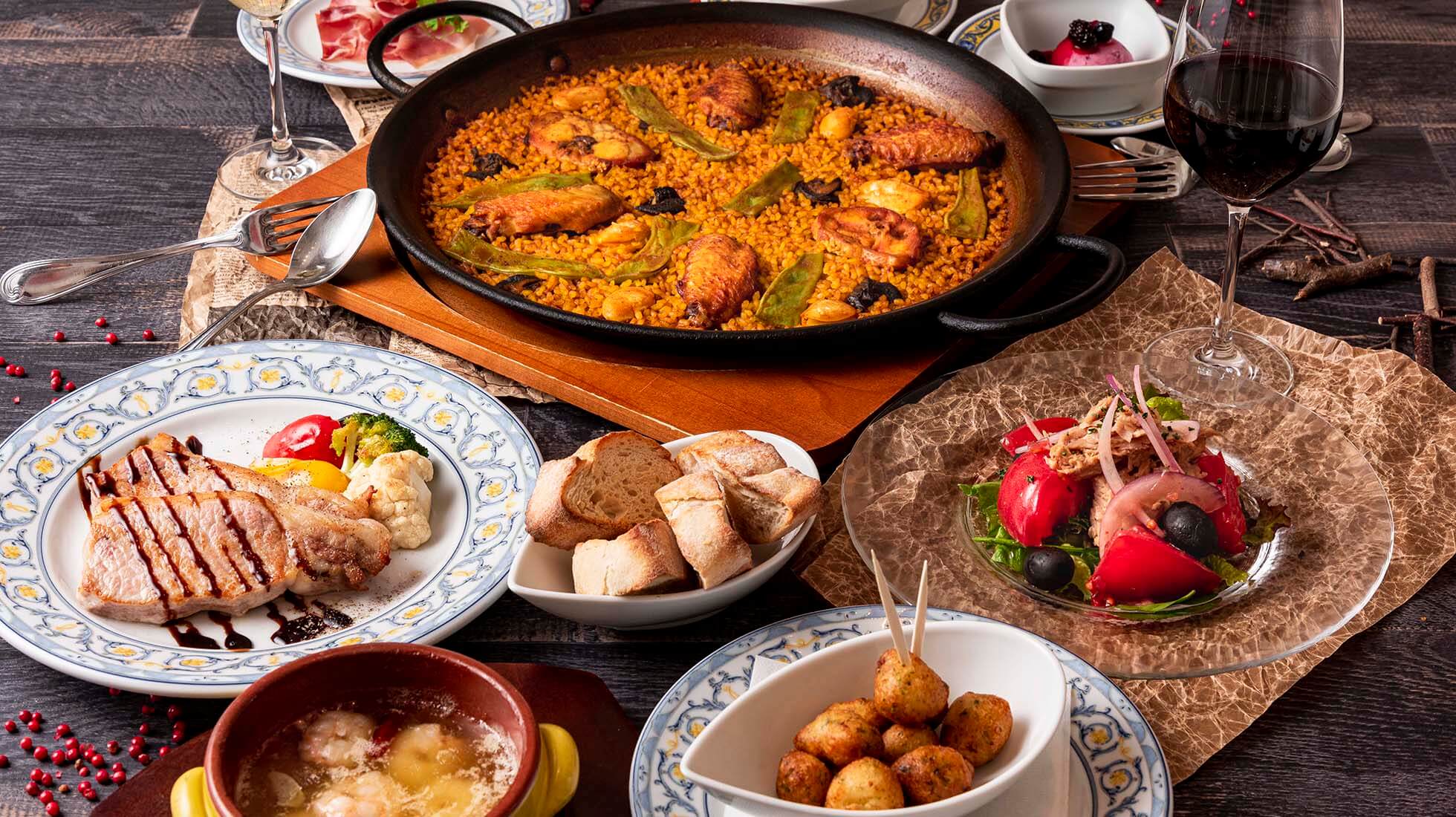 【フアニコース】ミゲルファニ満喫！8種類から選べる世界チャンピオン監修パエリアと北海道産サロマ和牛ステーキと生ハム、タパス、アヒージョなど厳選食材を味わえるグルメ堪能プラン能【飲み放題付き】※写真はイメージとなります。