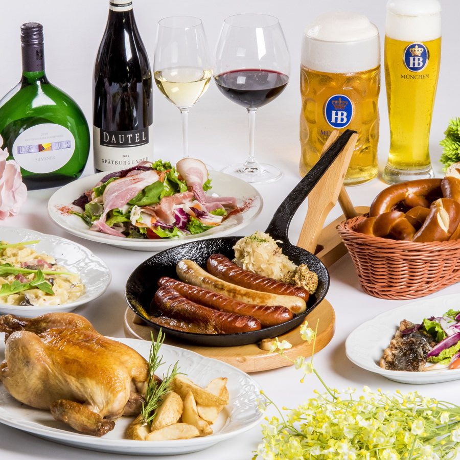 【土日祝限定ランチ飲み放題コース】オクトーバーフェスト名物ローストチキンがメインディッシュ!本場ベルリン仕立てのカリーヴルストを含む全6品のお食事と、直入樽生含む2時間飲み放題が3時間に!