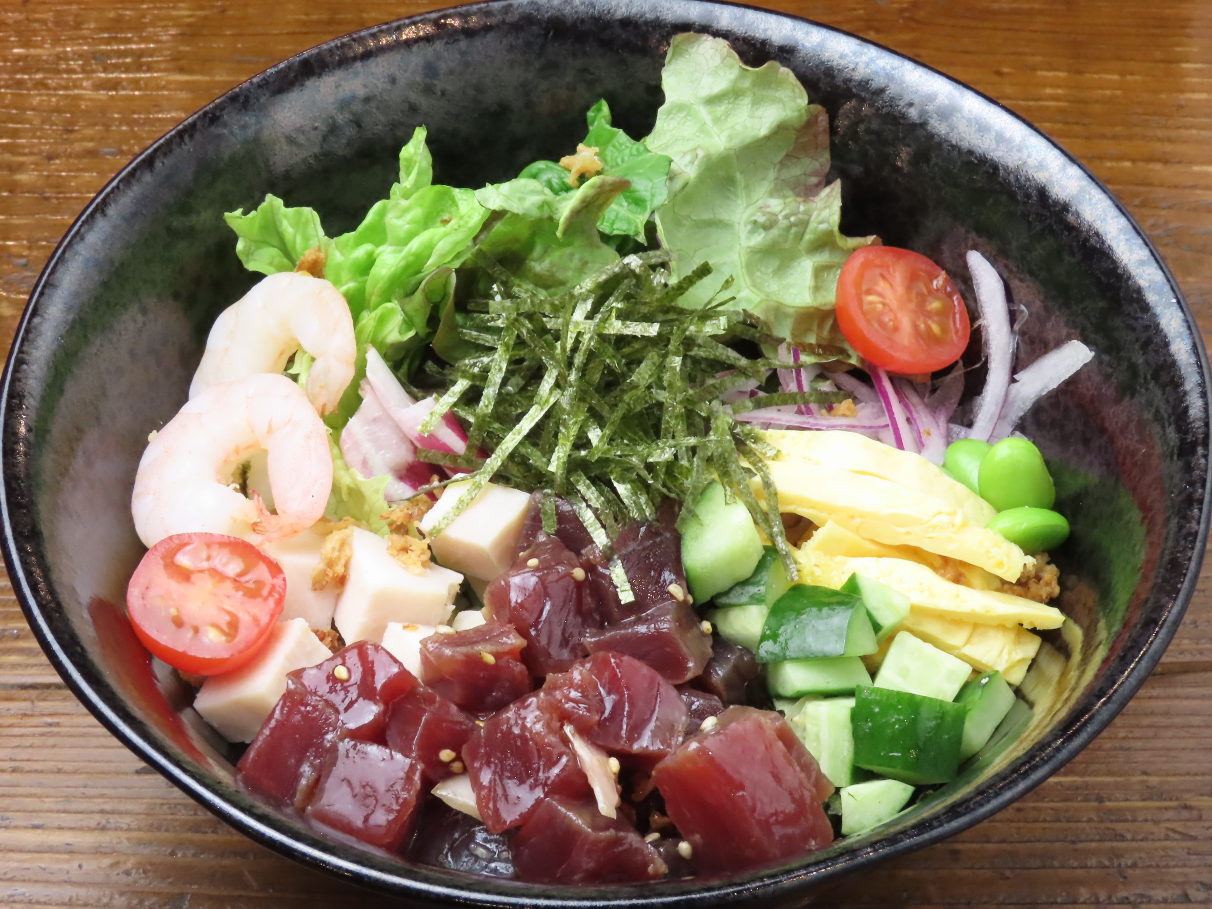 ミックスサラダのポキ丼