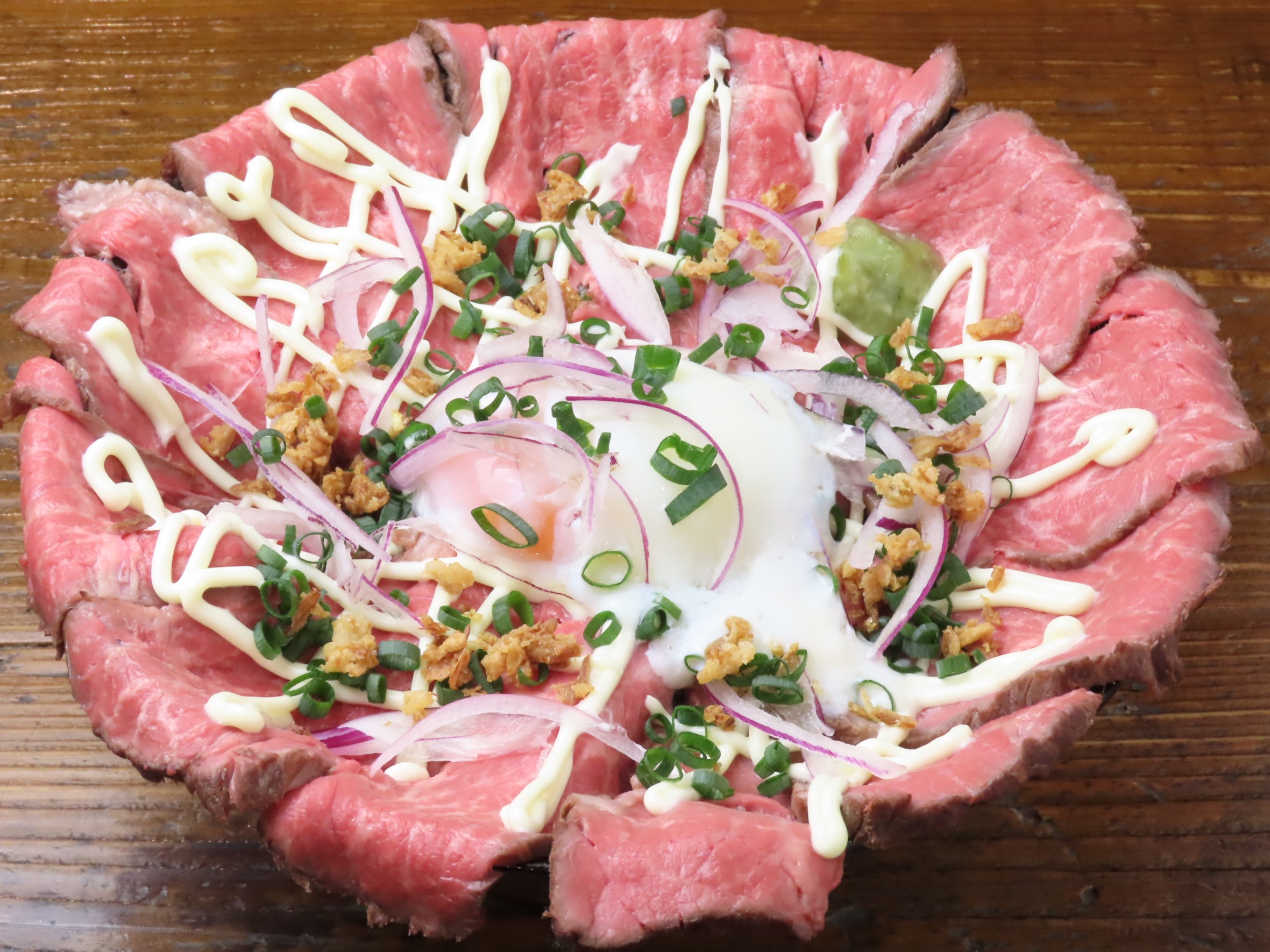 はみ出しローストビーフ丼