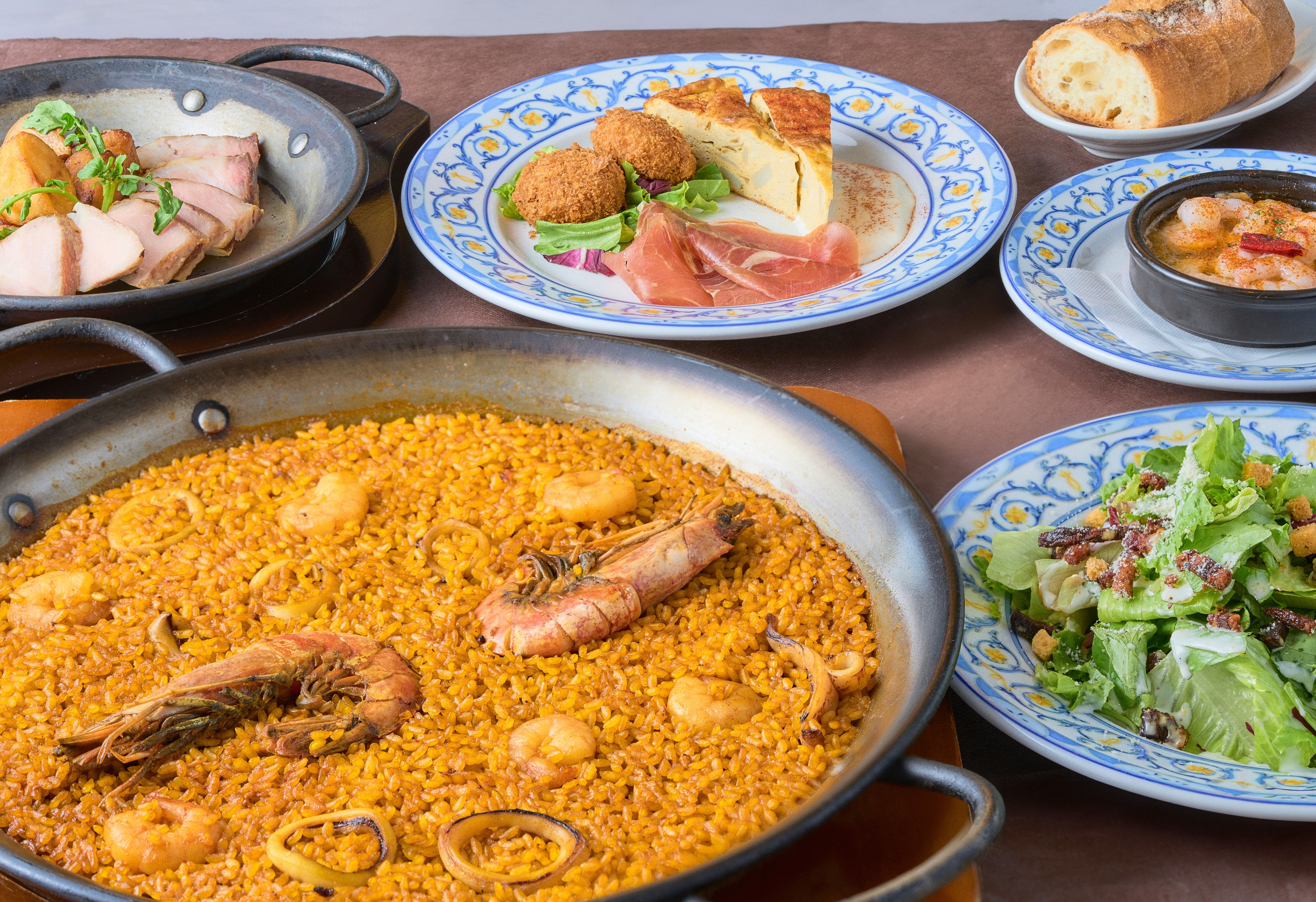 本場スペインの味を再現したシェフこだわりの料理
