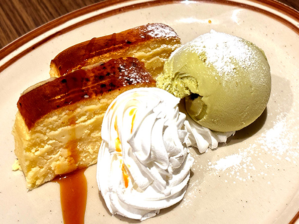 Brick-oven cheese cake with pistachio ice cream