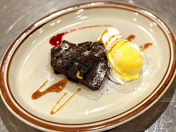 Hot brownies&vanilla ice cream