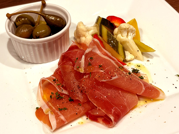 Assorted ham with pickles&olives