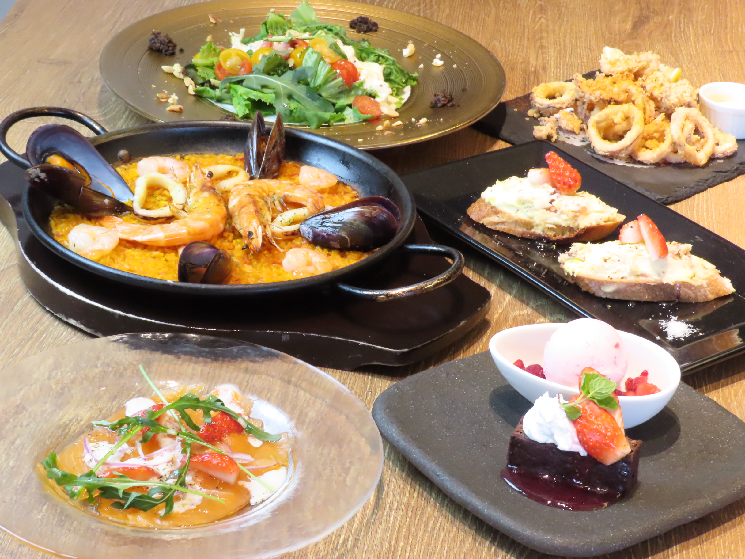 【苺がいっぱい♪苺メインに盛り込んだお食事コース♪】苺メインにスペイン風に仕上げた女性に嬉しい＆楽しいコースになっています！！