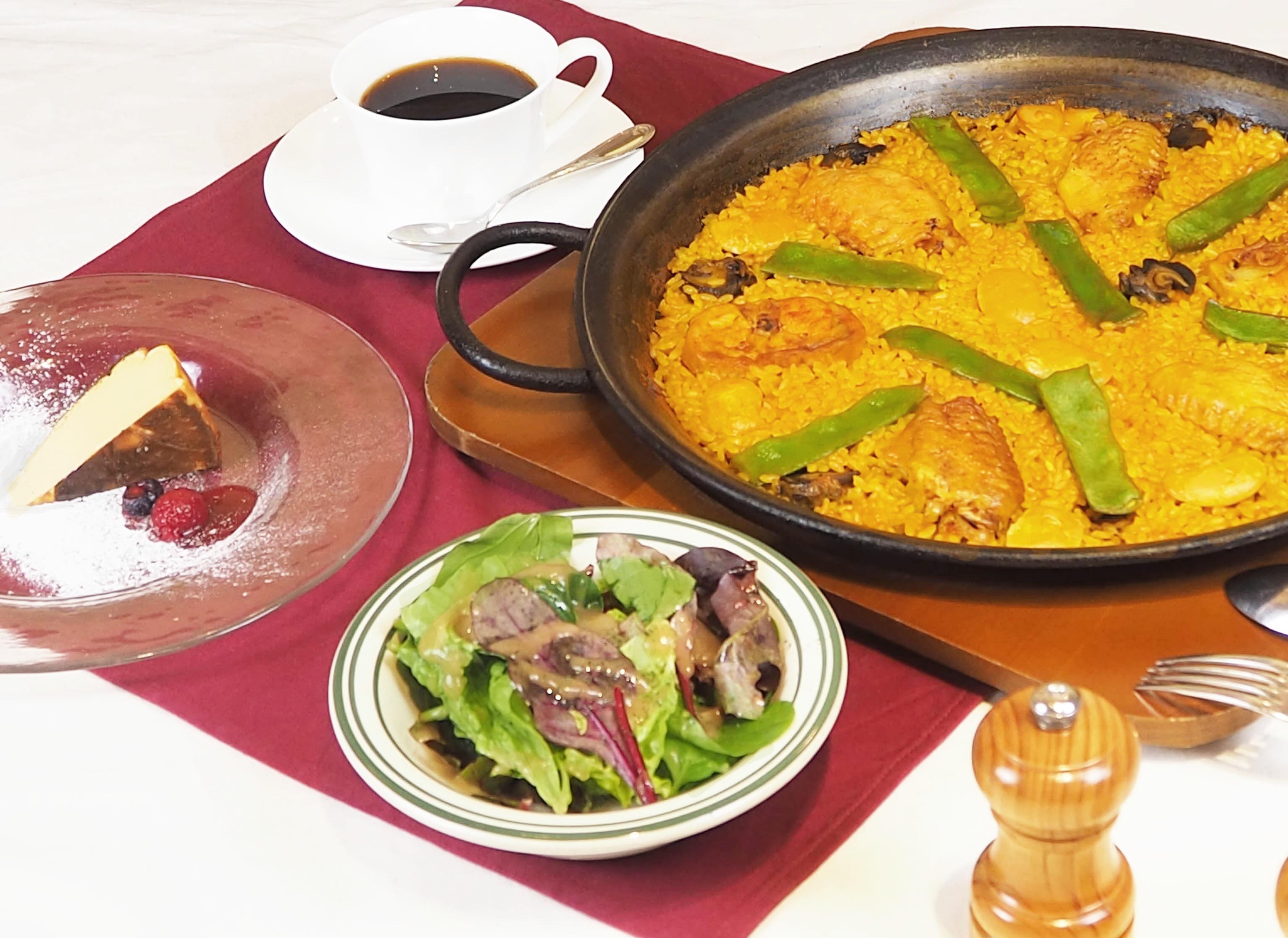 【平日限定ランチ】～デザートセット～５種類の中から好きなパエリアを選べます♪サラダ、デザート、コーヒー付き☆（土・日・祝　2,948円）