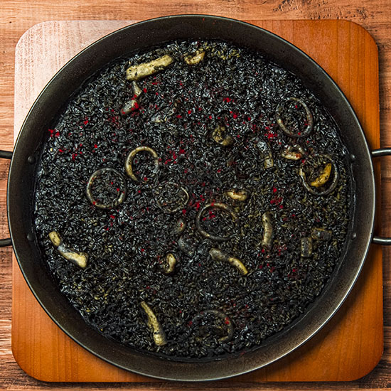 イカ墨のパエリア｜Squid ink paella