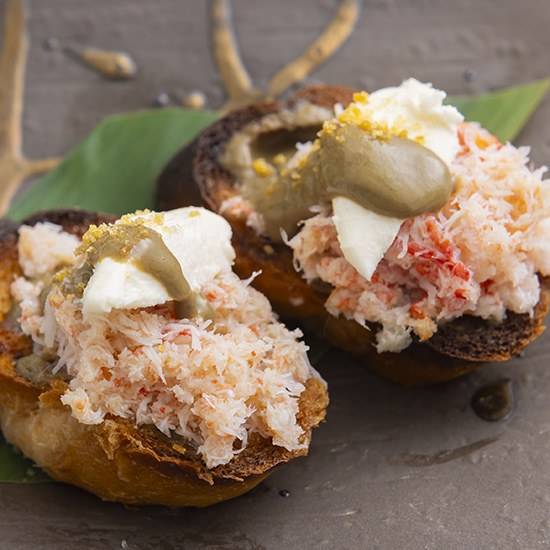 【Hokaido】Crab meat and crab miso bruschetta【北海道】蟹身と蟹味噌のブルスケッタ