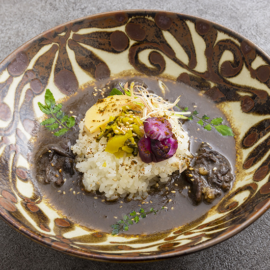  Beef black curry with wagyu beef 和牛入りビーフ黒カレー～京漬物とともに