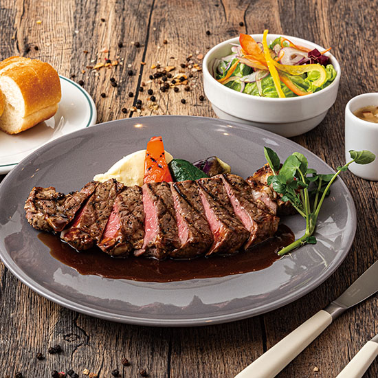 ビーフサーロインのグリルランチ(サラダ・スープ・バゲット付き）￥2,310（税込）