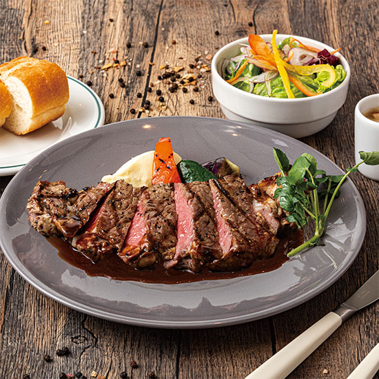 ビーフサーロインのグリルランチ(サラダ・スープ・バゲット付き）￥2,310（税込）