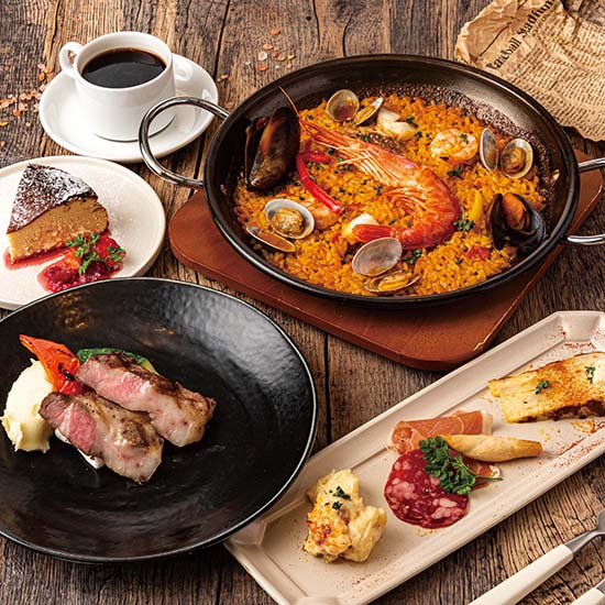 【選べるパエリアランチ】Bセット（パエリア＋タパス盛合せ＋ガリシア栗豚のグリル＋本日のデザート＆カフェ） 2,970円（税込）