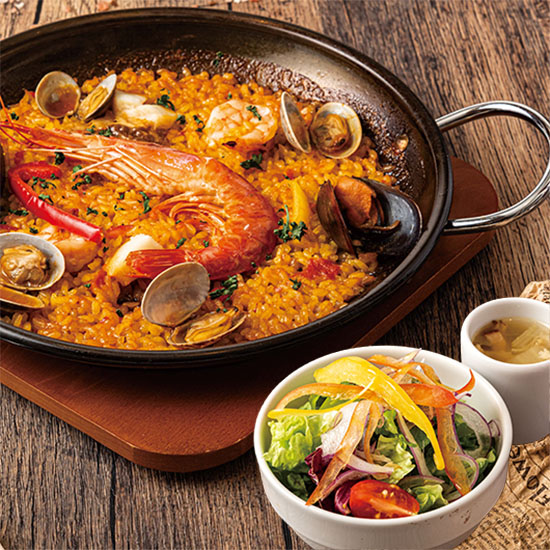 魚介のパエリアランチ（サラダ・スープ付き）セット¥1,760（税込）