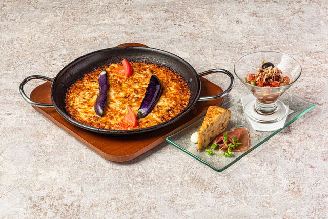 【平日ランチ限定】【カフェ付】選べる3種の本格パエリアランチセット！
