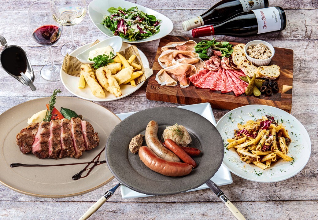 【プレミアムコース】メインは『名物グリルソーセージと厳選牛サーロインステーキ』　　　飲み放題付のプレミアムコース/世界直輸入樽生ビール3種と海外ワイン含30種飲み放題