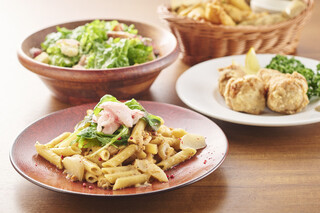 【カジュアルコース】メインは『名物グリルソーセージ』の飲み放題付い定番コース/世界直輸入樽生ビール3種と海外ワイン含30種飲み放題