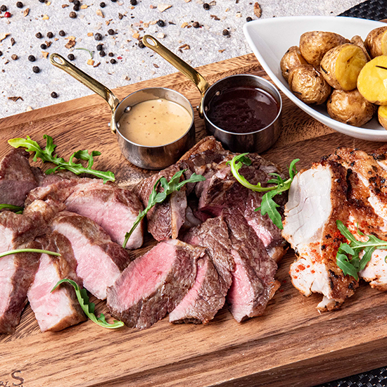 ミートプラッター（牛リブロース・山形豚・モーロ風スパイシーグリルチキン）